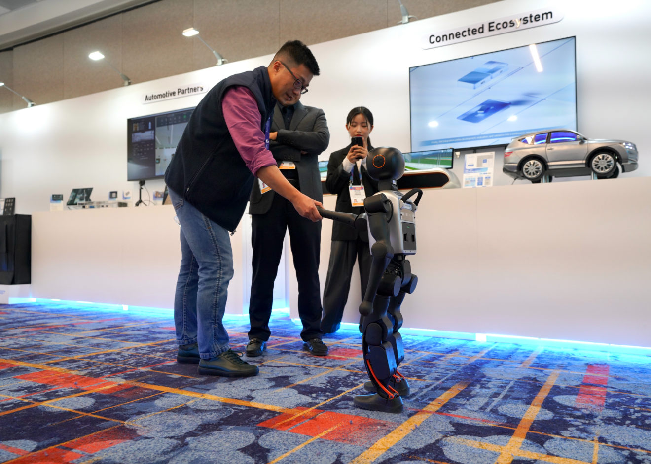 ThunderSoft Showcases AIOS Platforms for Vehicles, AIoT, and Robotics ...
